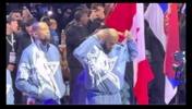 被介绍登场！老詹为自己戴皇冠👑阿杜表情亮了😂