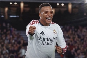 因流感缺席，库尔图瓦社媒晒皇马国家德比取胜海报：加油！